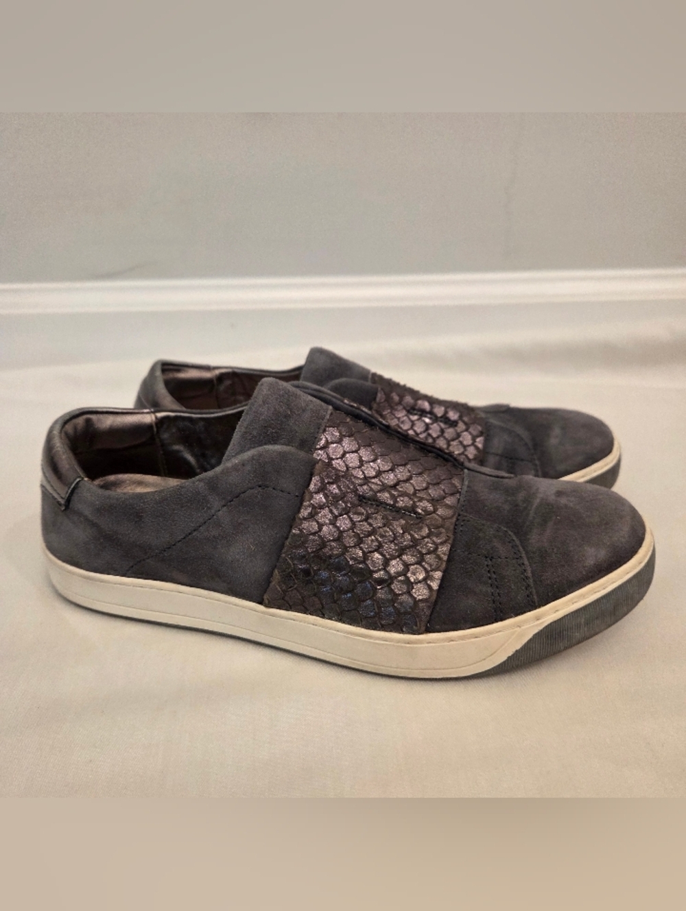 Johnston and Murphy Womens Gray Suede Leather Slip On Loafers Size 7.5
